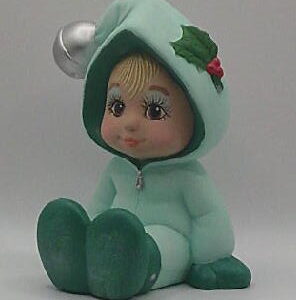 D817 Winter Sweet Tot Boy Sitting